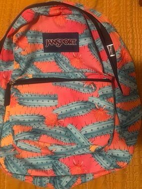 cactus jansport backpack Superbreak The SuperBreak Plus is available in a DLD/Cactus Jansport color and has a capacity of 26 L Buy Jansport Jansport Superbreak Backpack